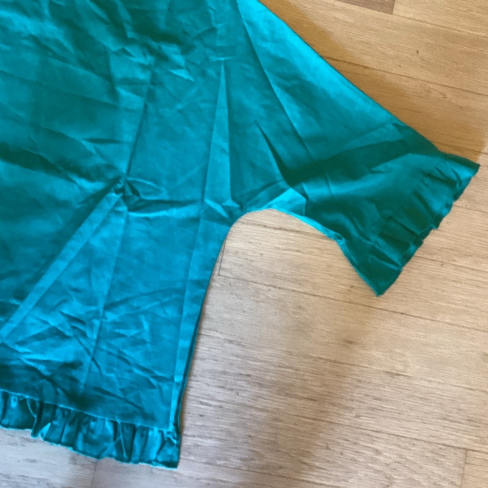 Elegant Emerald Ruffle Blouse - Picture 9 of 10